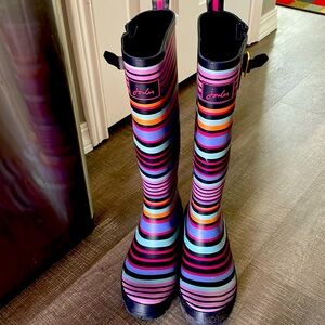 Wells style rain boots